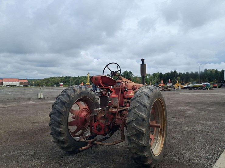 farmall-350-2wd-tractor-image-3