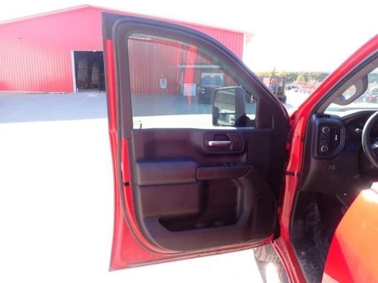 2022-chevrolet-2500hd-image-29