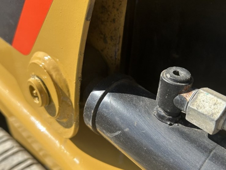caterpillar-247b3-image-21