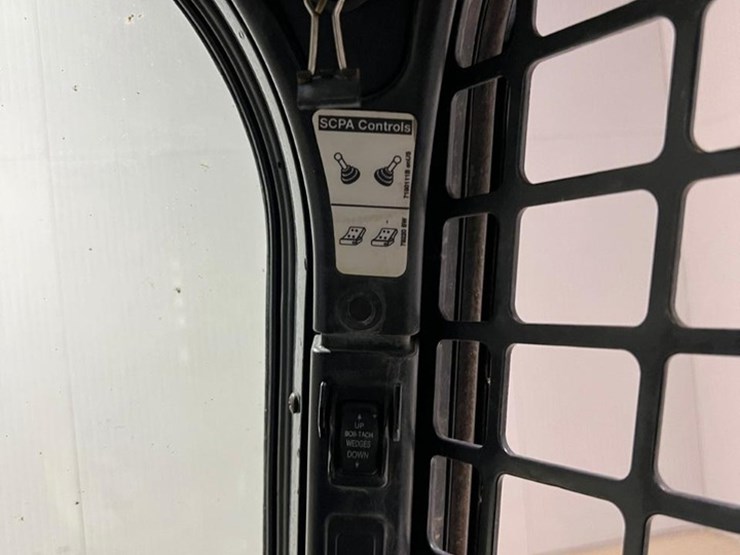 2016-bobcat-t740-image-27