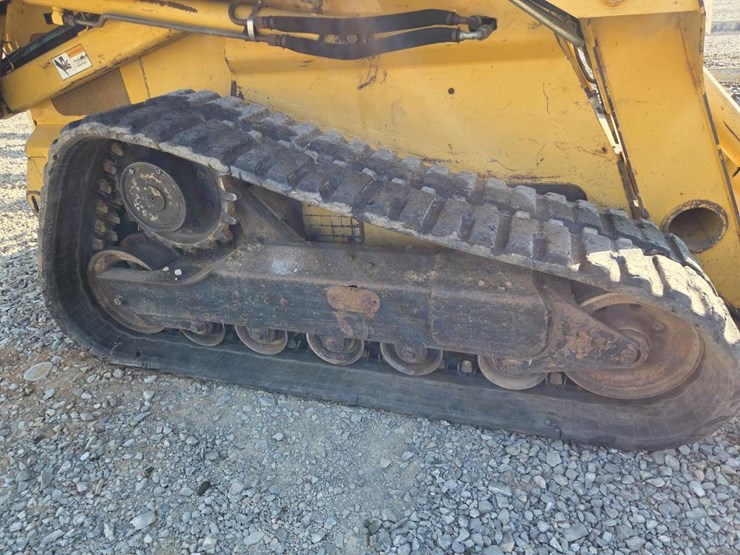 2013-deere-ct332-image-42