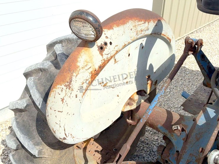 ford-4000-image-24