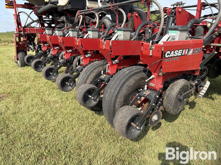 2013-case-ih-1250-image-17