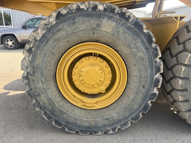 2005-caterpillar-725-image-38