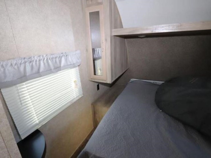 2020-catalina-241rls-travel-trailer-5zt2canb1lu034-image-24
