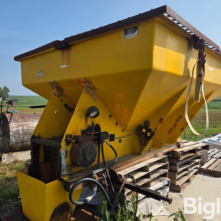 Fiberglass 170 Drop In Spreader Box