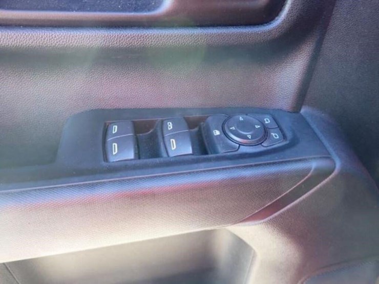 2022-chevrolet-2500hd-image-31