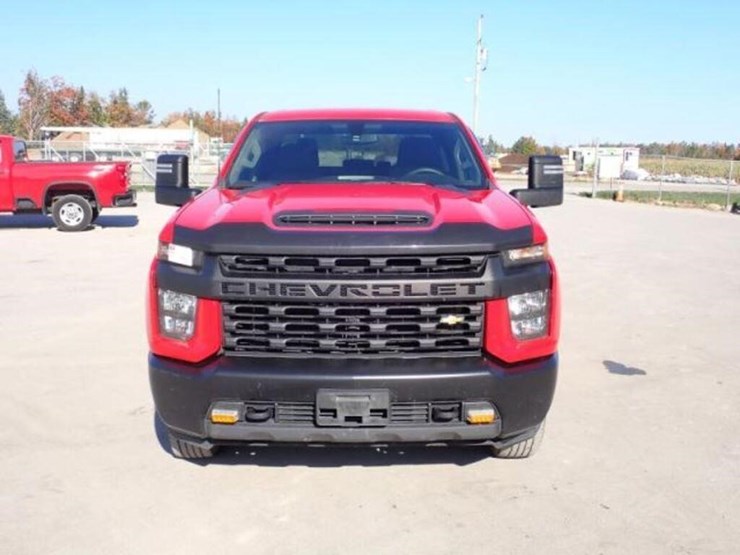 2022-chevrolet-2500hd-image-2