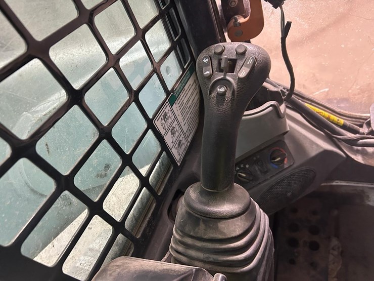 2015-bobcat-t770-image-27