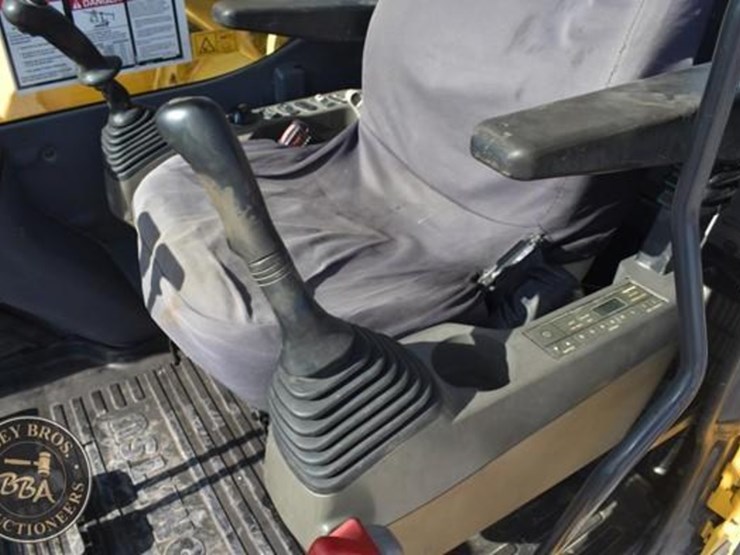 2014-komatsu-pc210-10-image-72