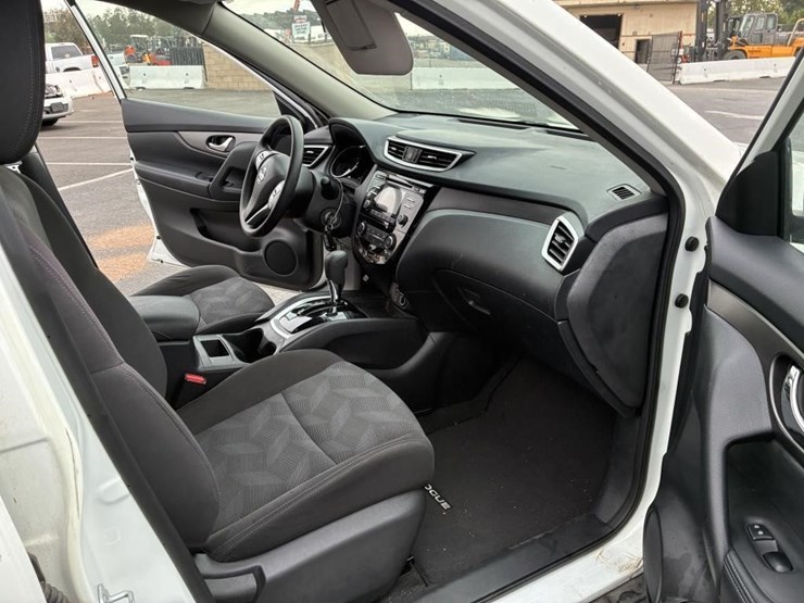 2016-nissan-rogue-image-8