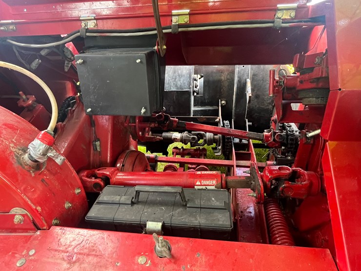 new-holland-fp240-image-8