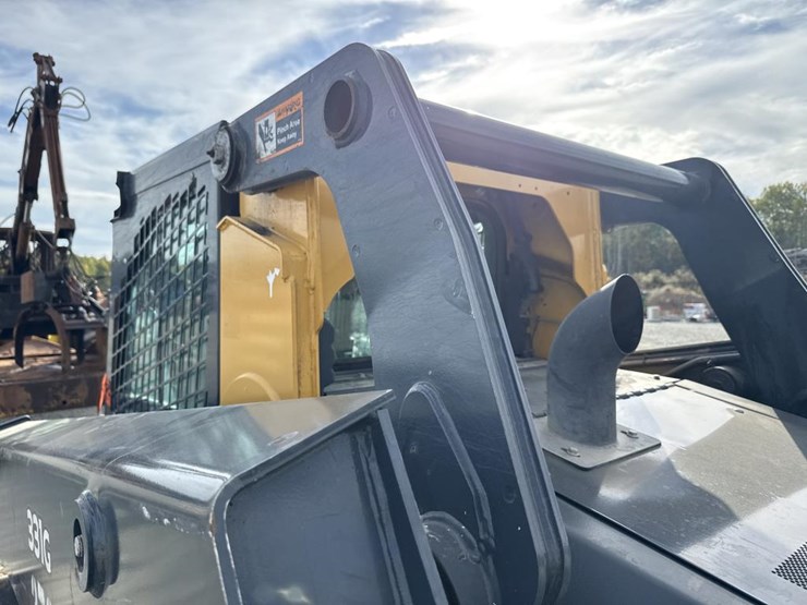 deere-331g-image-19