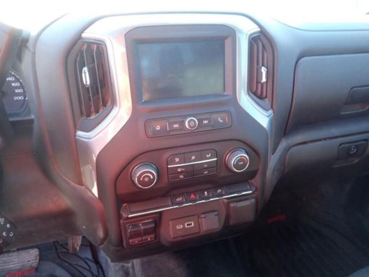 2022-chevrolet-2500-image-21