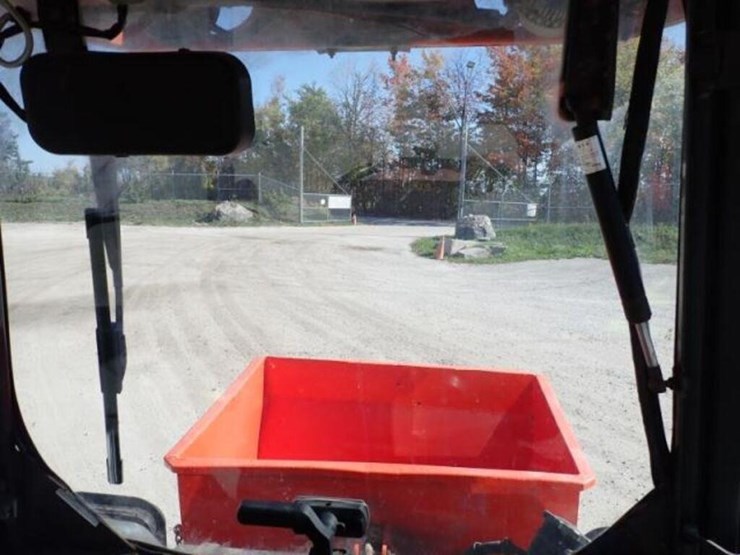 2016-kubota-m7040d-image-26