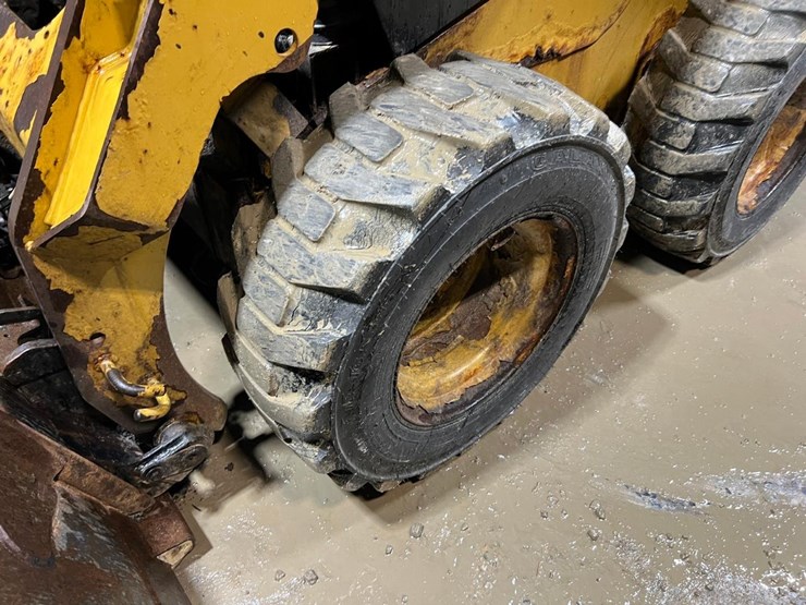 caterpillar-236d-image-12