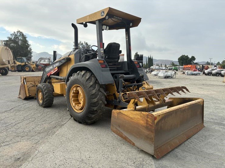 2015-deere-210l-image-4