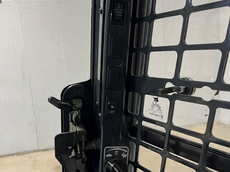 2020-bobcat-t770-image-30
