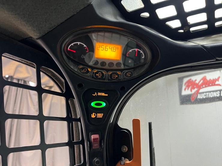 2016-bobcat-t740-image-23