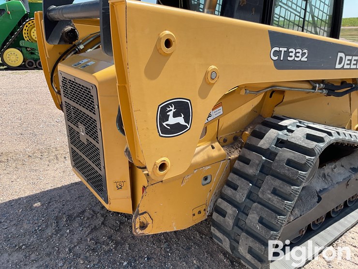 2006-deere-ct332-image-20