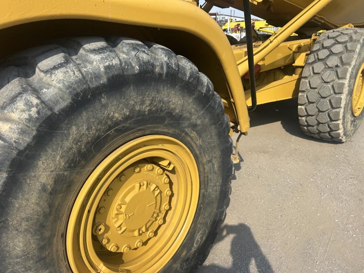 2005-caterpillar-725-image-11