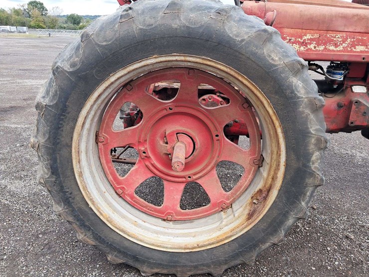 farmall-350-2wd-tractor-image-9