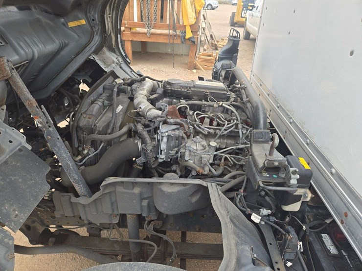 2019-hino-195-image-23