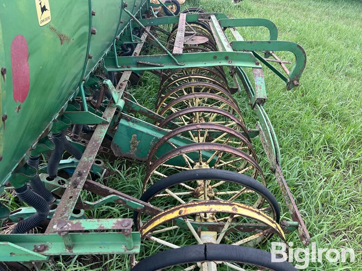 john-deere-200-image-12