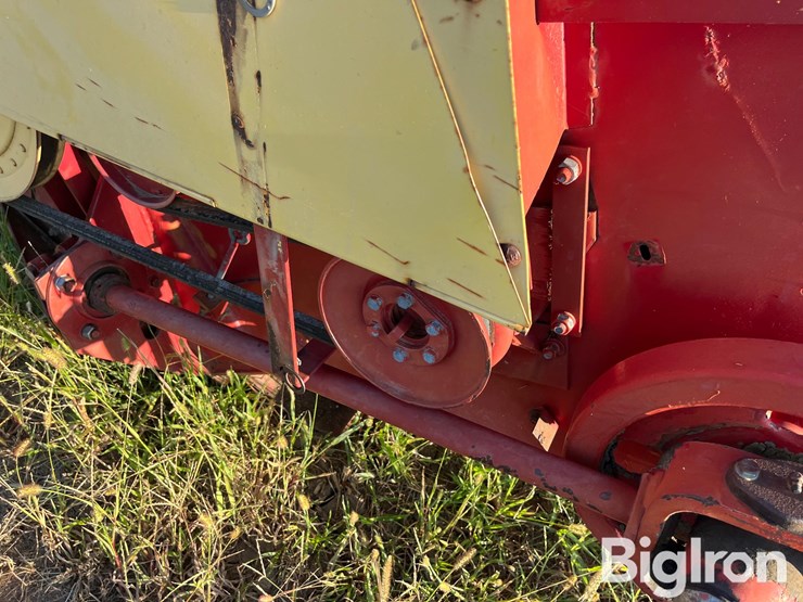 new-holland-114-image-12