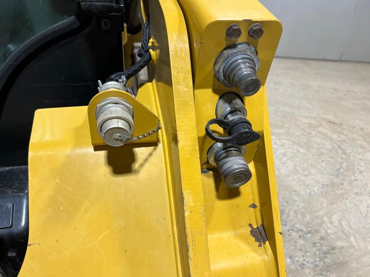 2019-caterpillar-259d3-image-11