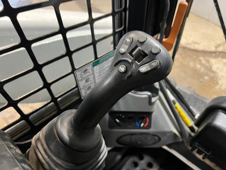 2016-bobcat-t870-image-29