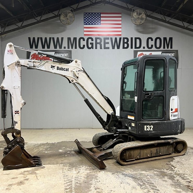 BOBCAT E32