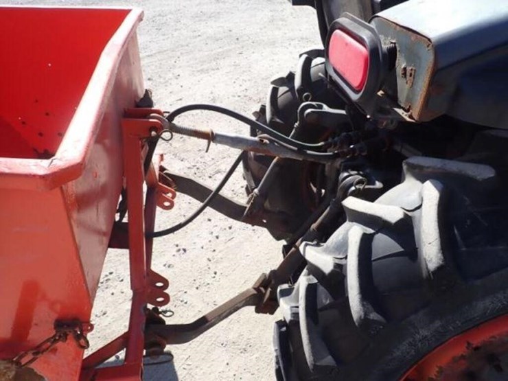2016-kubota-m7040d-image-40