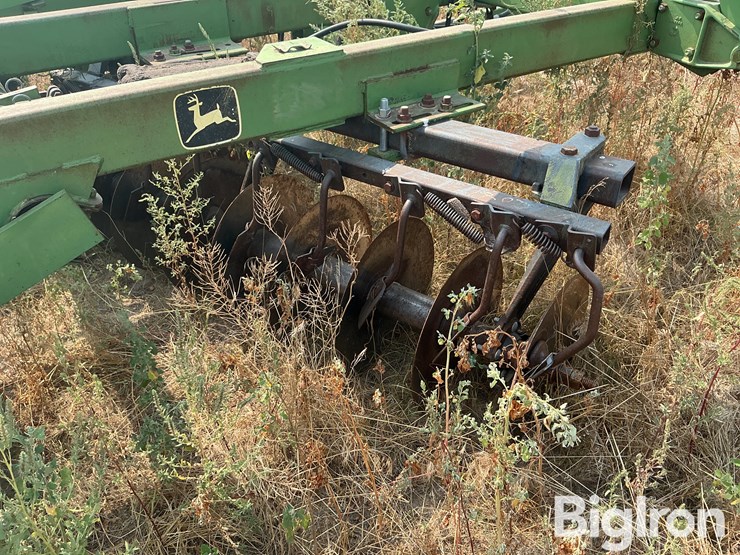 john-deere-235-image-15