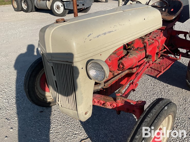 1943-ford-9n-image-11