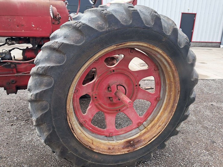 farmall-350-2wd-tractor-image-6