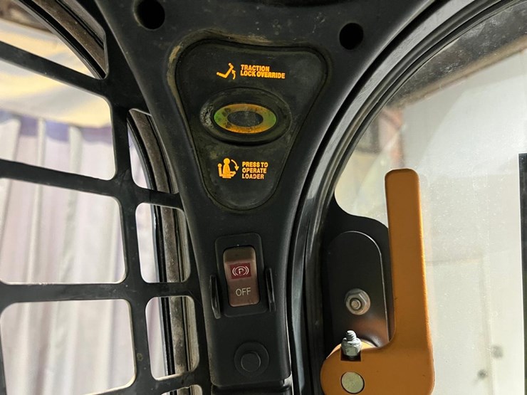 2016-bobcat-t870-image-29