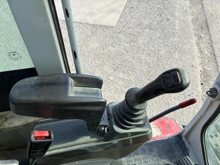 2016-takeuchi-tb280fr-image-20