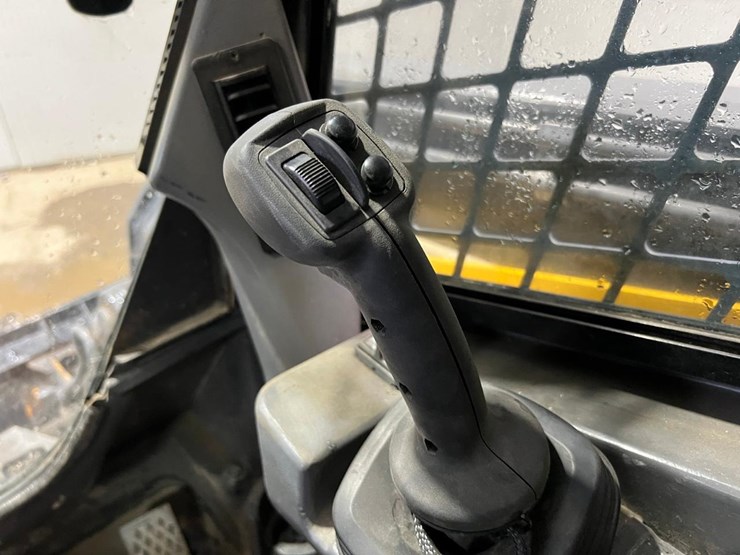 deere-332e-image-21