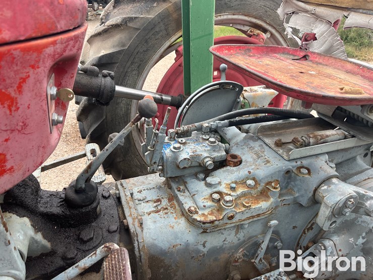 1963-massey-ferguson-65-image-11