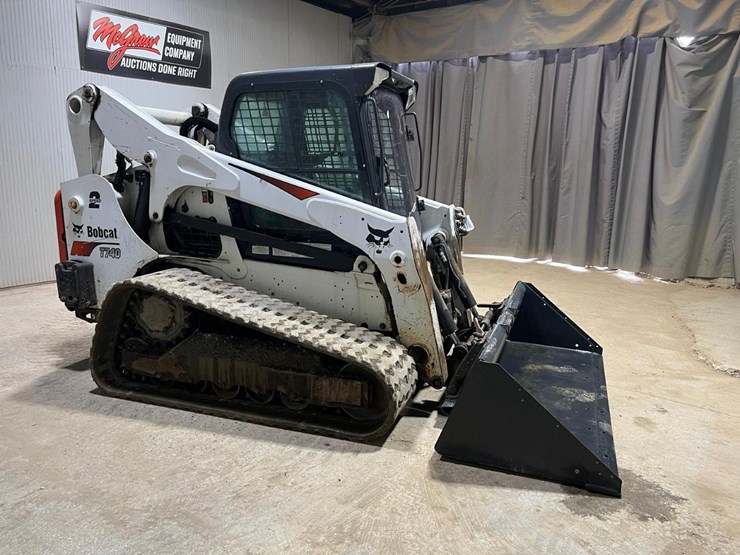 2019-bobcat-t740-image-6