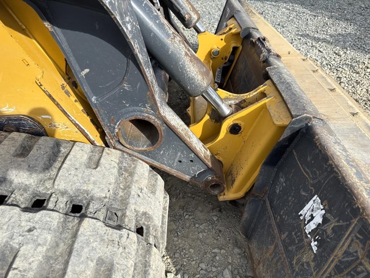 deere-331g-image-11