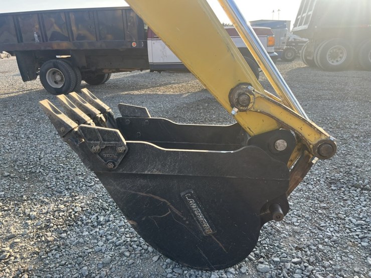 2012-komatsu-pc70-image-27