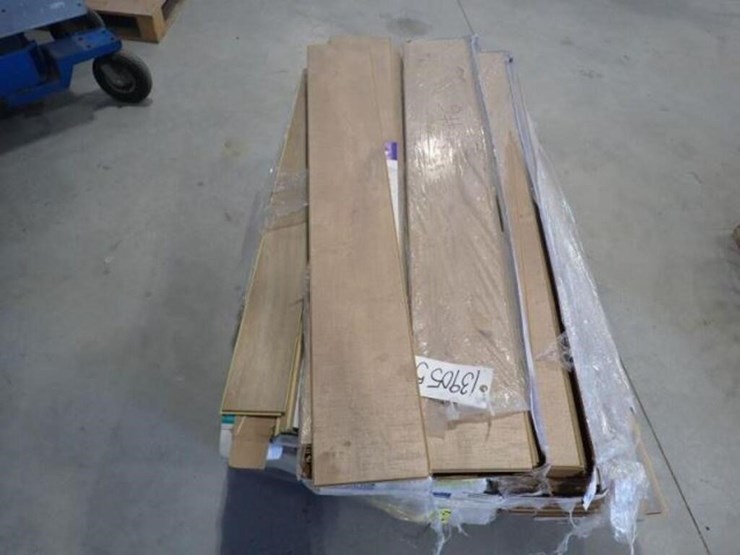 qty-of-assorted-laminate-flooring-image-2