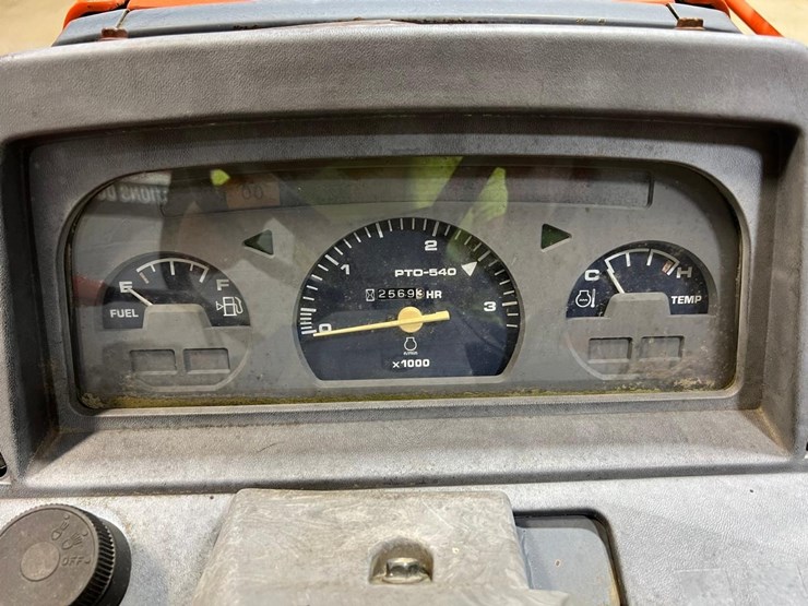 2002-kubota-l35-image-25