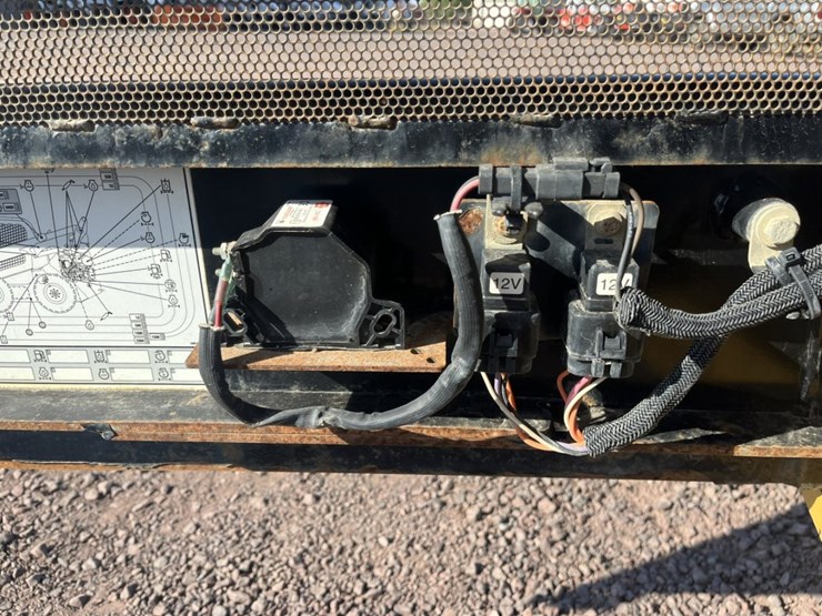 2012-caterpillar-272d-image-34