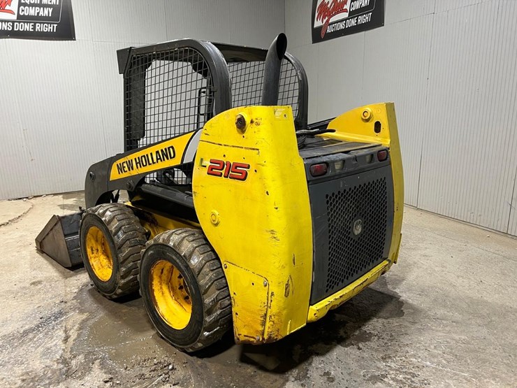 new-holland-l215-image-3