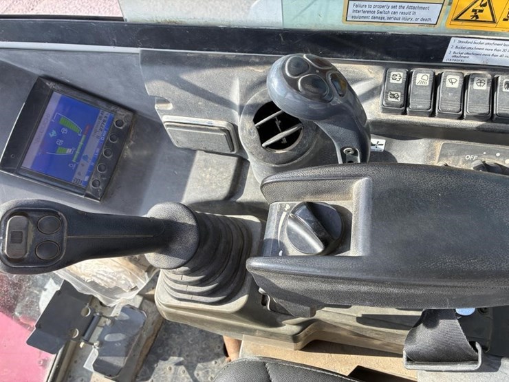 2016-takeuchi-tb280fr-image-23