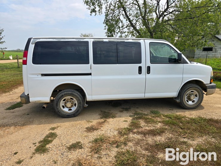 2011-chevrolet-express-3500-image-4