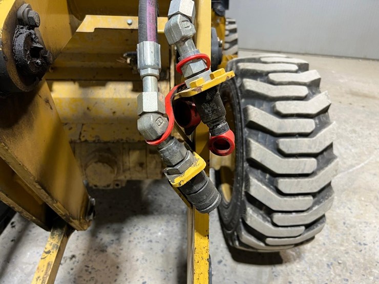 2017-caterpillar-903c2-image-11